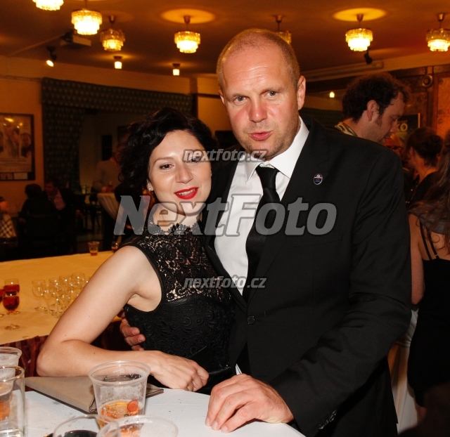 8283 David Ondricek Martha Issova