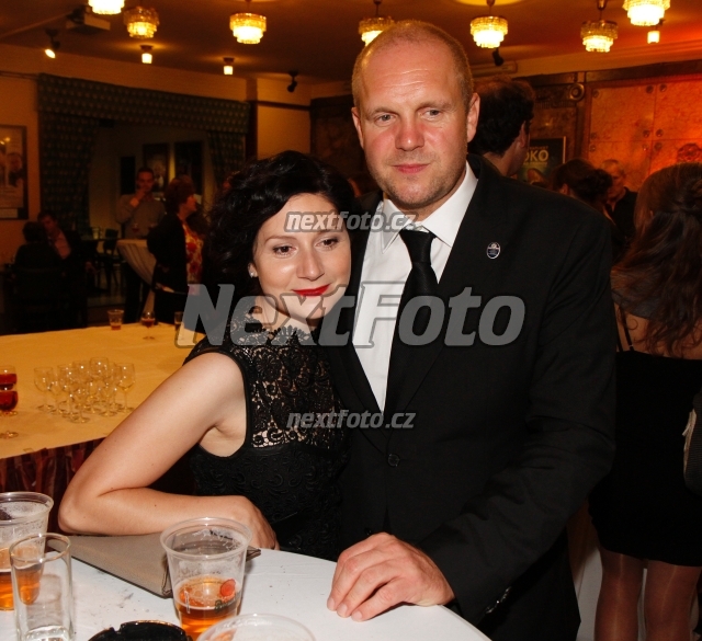 8290 David Ondricek Martha Issova