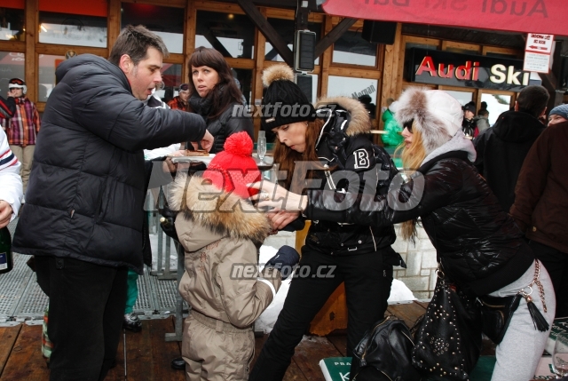 6677 Mahulena Bocanova Marina Mrazova