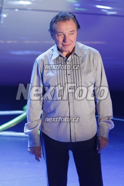 7194 Karel Gott