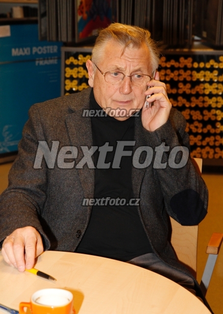 0136 Jiri Menzel