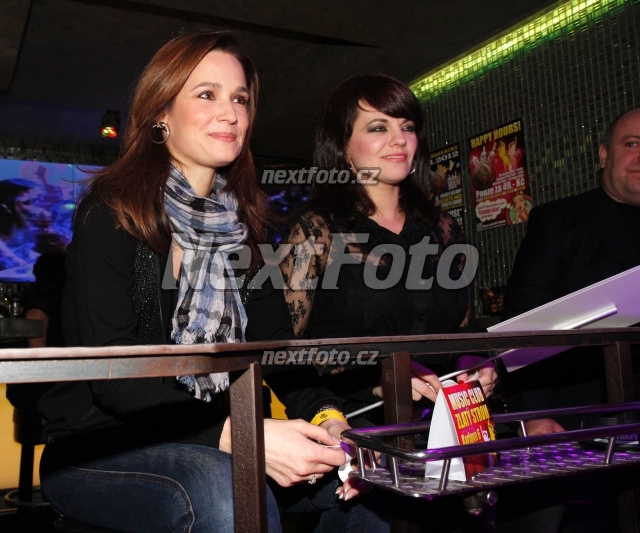 0241 Klara Dolezalova Marta Jandova
