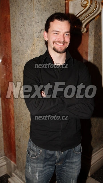 1744 Dusan Vitazek